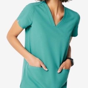 FIGS Casma Three-Pocket Scrub Top in Marine 🩺*LIMITED EDITION - NWT*